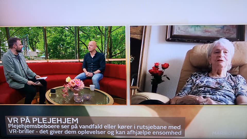 TV-indslag om VR på plejehjem med beboer i lænestol