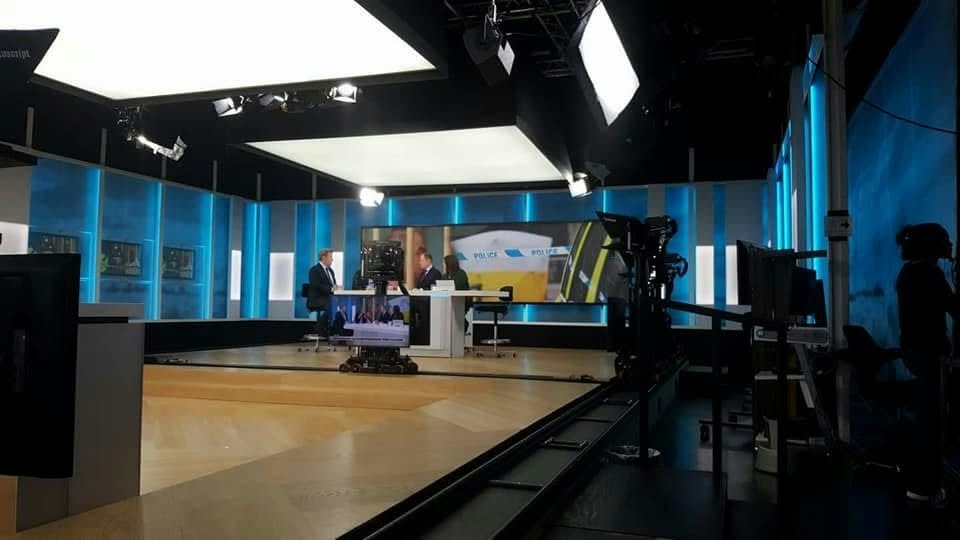 Tv-studie under en samtale om virtual reality